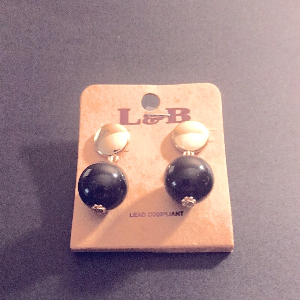 Vintage style Earrings costume jewelry gold with black